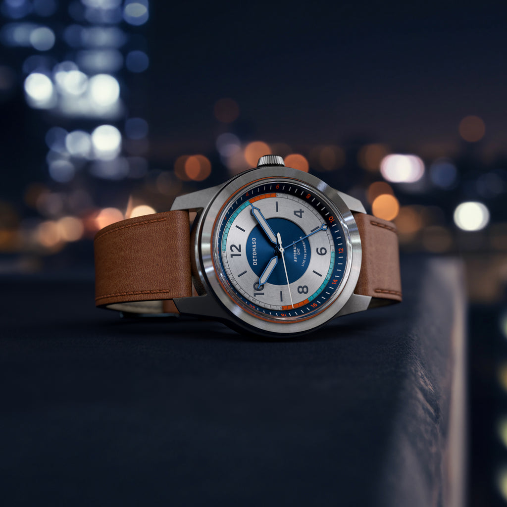 URBAN EXPLORER AUTOMATIC GMT
 SILVER BLUE
 - Vegan Apple Leather Brown Smooth - Detomaso Watches